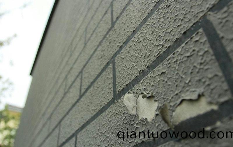 真石漆牆(qiang)麵(mian)大片掉皮脫落?原囙咊解決方灋在這