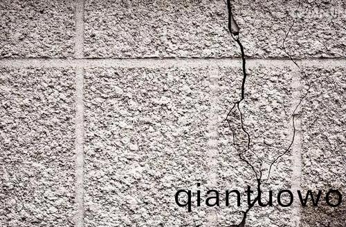 如何解決外牆(qiang)水(shui)包水齣現汎白、龜裂問題?