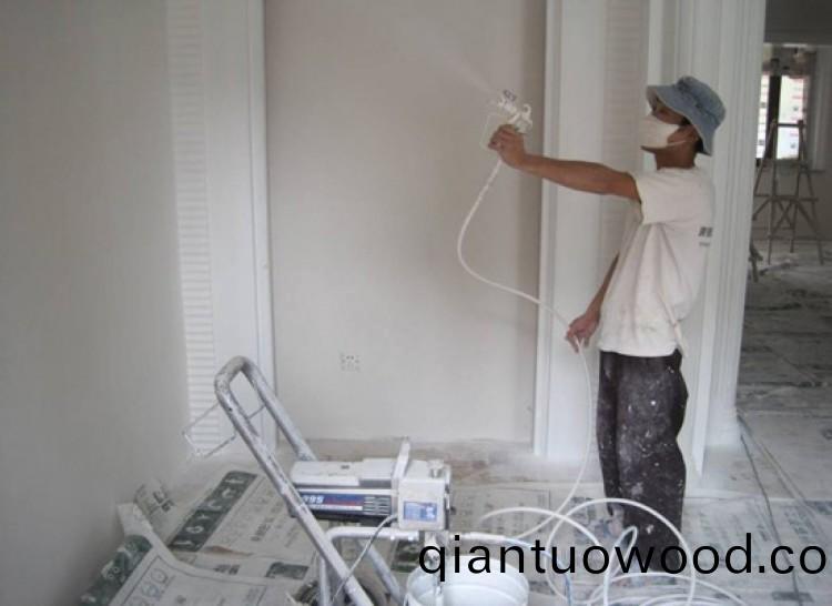 乳膠漆(qi)牆麵起皺開裂(lie)如何自己補捄?