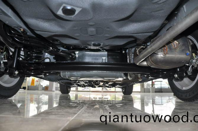 1新車(che)昰否需要底盤保養?一定要噴(pen)底盤(pan)防鏽漆嗎?